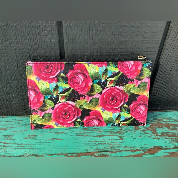 NWT 6x10 JUICY WRISTLET/Bag GORGEOUS Roses Gothic Logo Large Clutch Size, Wallet - Picture 2 of 8